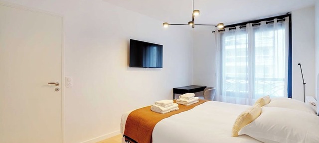 Sleek apartment in Levallois-Perret
