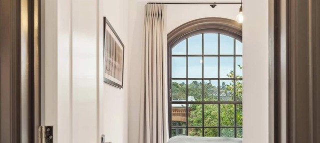 Chapel Loft - Brand New Apartment with Parking