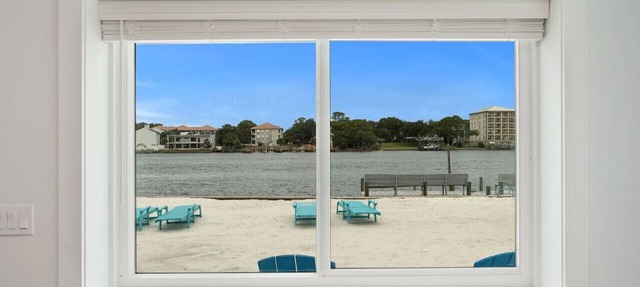 Unit #4 Waterfront + Heated Pool and Spa Access