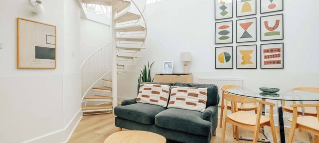 The Regency: Amazing 2BR with workspace, Victoria