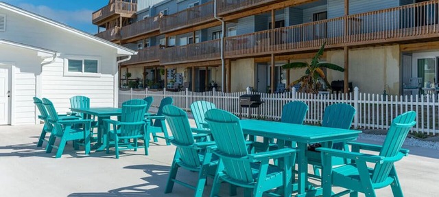 Unit #7 Waterfront + Heated Pool and Spa Access
