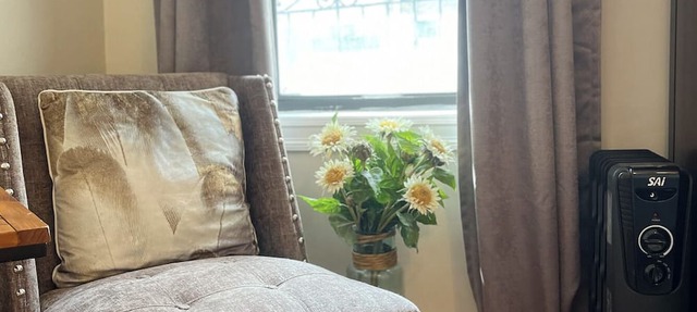 Chelsea Concrete Jungle House - Spacious 1 bedroom - Sleeps 5 Comfortably