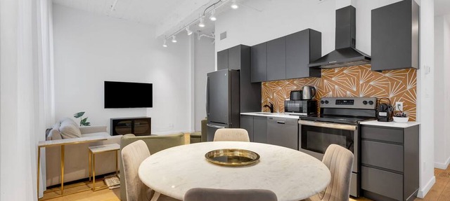 Downtown|Cozy 1BR+Sofa Bed |2 Baths| Walk Everywhere