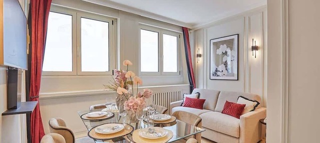 Eiffel Tower Apartment Invalides