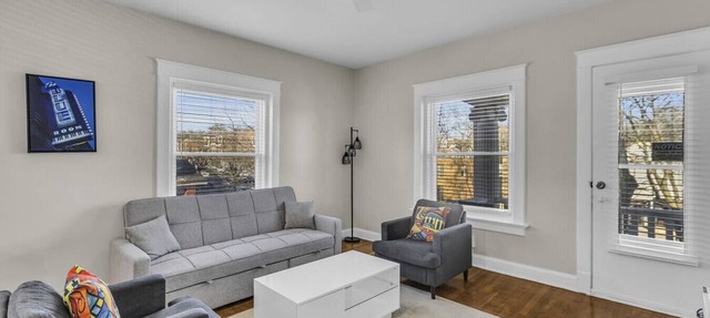 Spacious KC Stay: 2 Bedrooms Near Stadiums, BBQ, Jazz & Fountains!