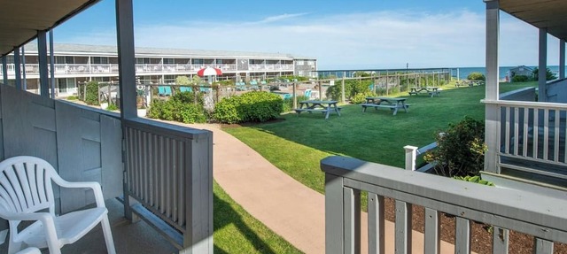 Pool View 2 Queens, Riviera Beach Resort, Private Beach, Sun Terrace