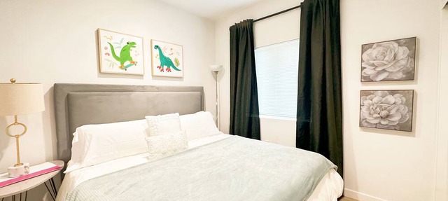 Cozy 2-bedroom apt West University Health Sciences Pomona