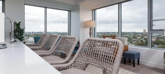 High Rise 3 BR Retreat w City Skyline Views, Shared Gym
