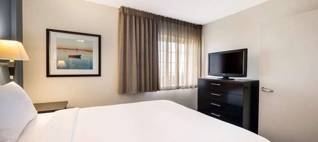SuiteLife Haven: Modern Suites for Business & Leisure Travelers