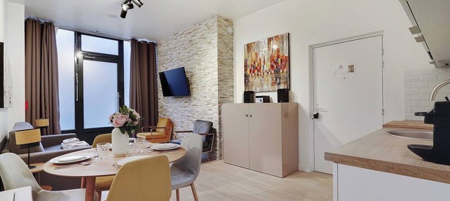 Intimate Flat w/A/C & Jacuzzi - 2BR/6P Montmartre