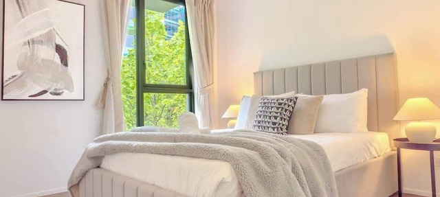 2BR Apt in Docklands WiFi City walk Water nearby