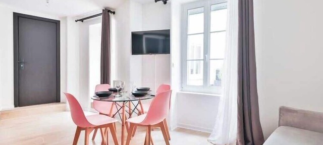 Elegant Stay Steps from Jardin du Luxembourg