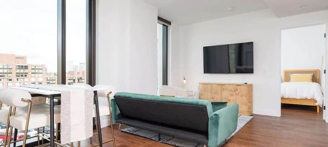 Back-Bay 2BR Condo w Roof top, Gym, Parking
