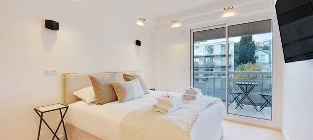 Charming Apt with AC & balcony