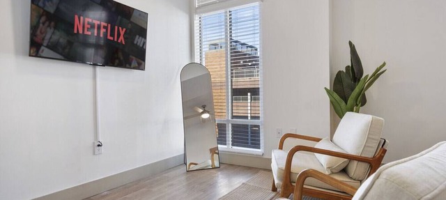Uptown Luxury | Top Floor King Suite, Free Parking
