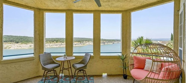 Pets Stay Free, Breezy, Stylish Island Elegance