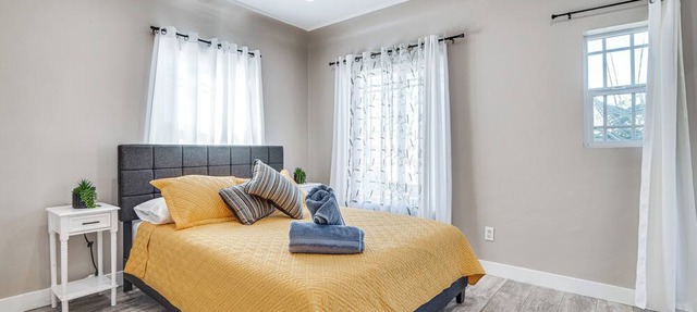 7 Mi to Downtown: East Los Angeles Apartment