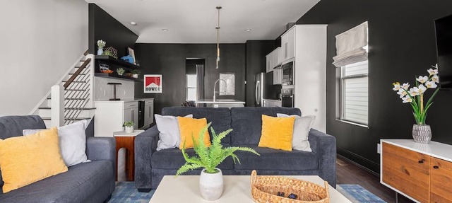 A19 ~ 12 Beds ~ 4 Suites ~ New Listing in The Gulch ~ Garage Parking ~ City Views ~ Fresh and Clean