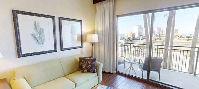 Gulf Views Studio unit across the street from beach and Sharky's
