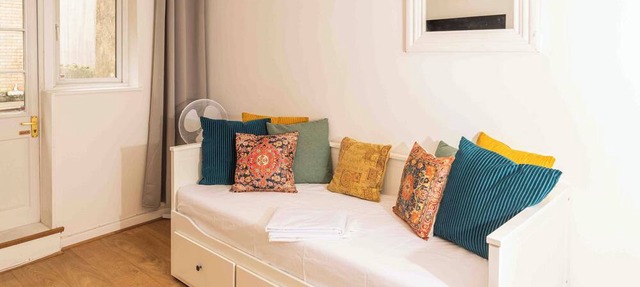2 Bedroom Flat in Haggerston. 1 min to the Station (Windrush Line).