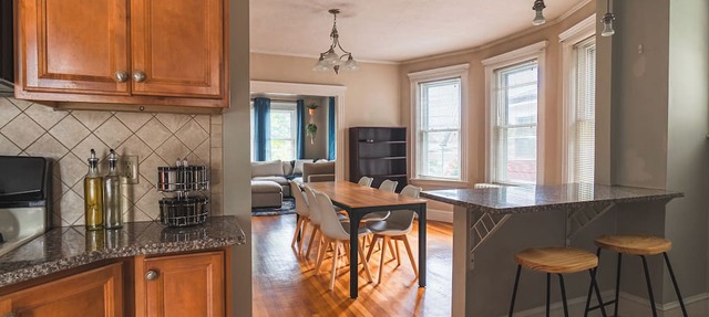 Boston 4BD-5 min walk to Train&Beach/10min-Airport-Free Parking
