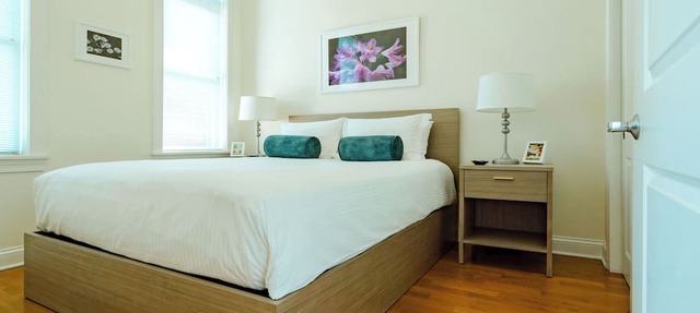 Family Friendly 2BD/2BA Near Wrigley, Lincoln Square