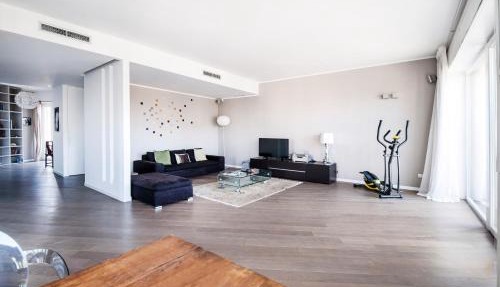 Milano Lush Contemporary Flat, wonderful home with 3 Bedrooms, 6 guests