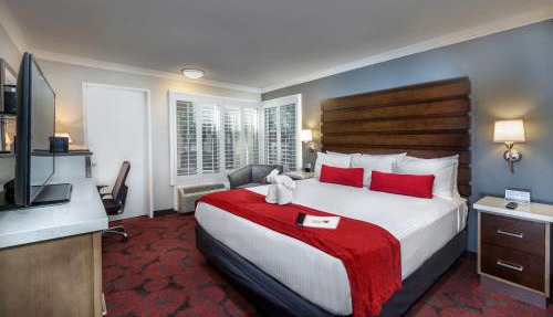Desert Palms Hotel & Suites Anaheim Resort