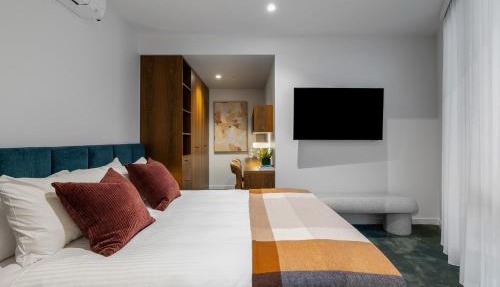Sky-High Opulence Panoramic Melbourne Views