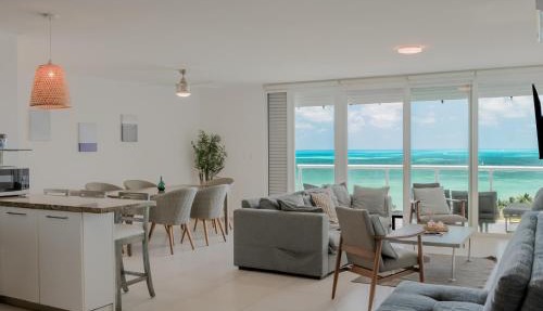 BLUE DREAM Beachfront 2 BDR by Casa Paraiso