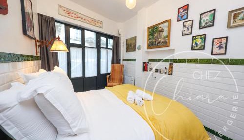 Paris Retro Bistro Escape Authentic & Cozy