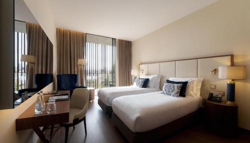 Boeira Garden Hotel Porto Gaia, Curio Collection by Hilton