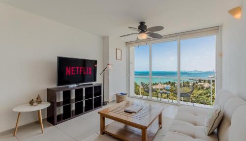 TROPlCAL Beachfront 2 BDR by Casa Paraíso