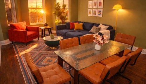 King Bed 6BR Chicago with Pool Table Sleeps 16 Near Humboldt Park
