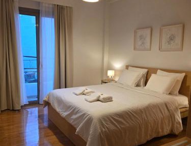 Spacious Art Home in Gazi Near Metro 2 min