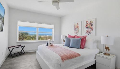 Be A Nomad - 2BR Beach Apartment - 1-Min Walk to Sand - Sleeps 4