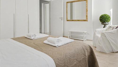 Ca' D'Oro Canal View Apartment - 2 Bedrooms