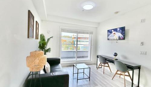 Downtown Condo near Vancouver Skytrain