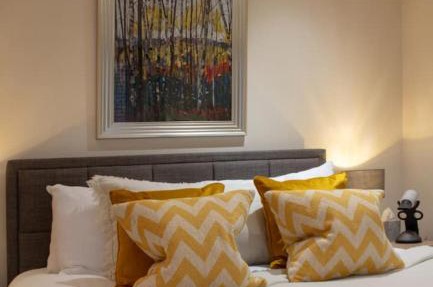 Westminster 1 bed apt with terrace and Air-Con