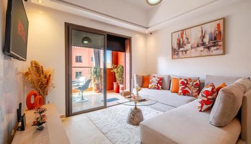 Central Stylish Apartment - Balcony - Free Parking
