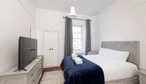 Stylish West End 1-Bed - Prime Location