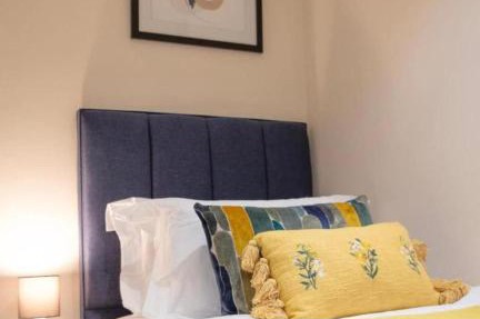 Westminster two bed one bath sleeps 5 with Air-Con