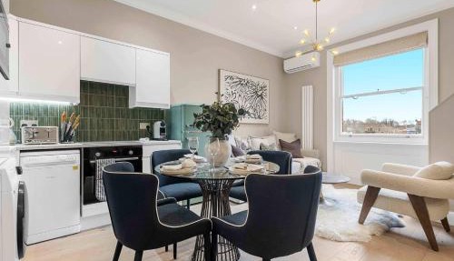 Luxury 1-Bedroom Hideaway in Chelsea AC