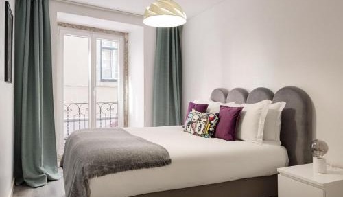 Duque Central Stay Walk to Rossio & Chiado