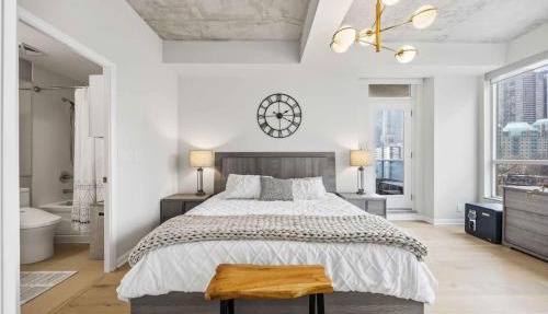 Spacious 2BR Toronto Stay with Dual Balconies