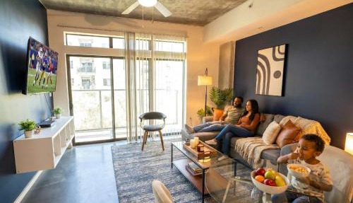 CDT PHX Stay Pool Gym Balcony WD Parking