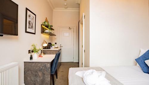 Modern Suite 47, Grove Park, Wi-Fi & TV