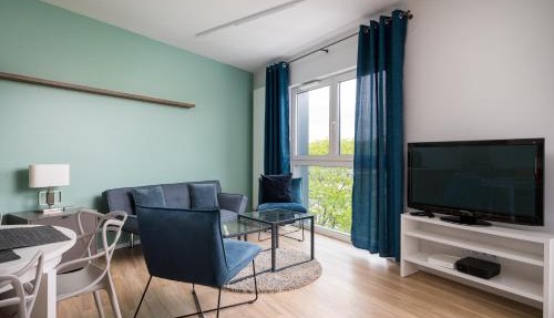 Okopowa Blue Apartment by BookingHost