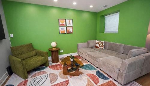 Cozy 3BR Chicago Garden Apartment Near Loyola & Downtown