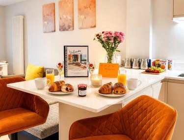 Uxbridge Residences - Private Terrace - Opposite Piccadilly Line 20min SOHO Oxford Street